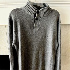 Men pull over sweater